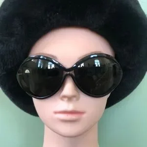 Louis Vuitton DAPHNE Polarized Sunglasses Louis Vuitton | Accessories | Louis Vuitton Daphne Polarized  main image 2